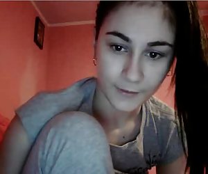 青少年在摄像机