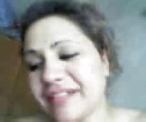 阿拉伯美丽的妻子手淫对她的丈夫