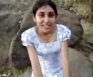 斯里兰卡的女孩得到口交