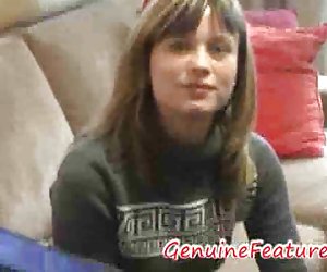 一个害羞的小姐决定去所有的方式在铸造