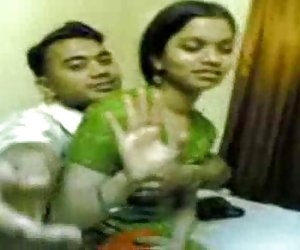 印度几个具有性别上的新年热的视频