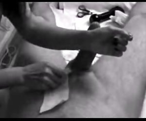 男性生殖器打蜡勃起