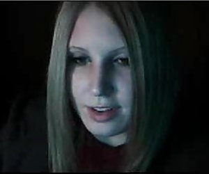 美丽的女孩聊天和手淫