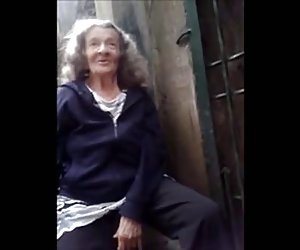 奶奶喜欢年轻的鸡鸡