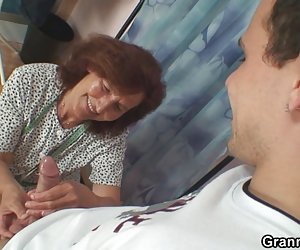 他老刘海的女裁缝师从后面