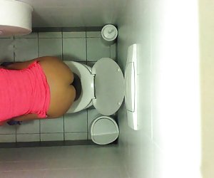 真正的女孩偷窥浴室