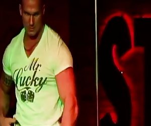 塞德里克-加拿大的裸体男性脱衣舞娘-热！