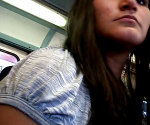 Repegon de马诺en el地铁