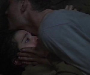 蕾切尔薇兹敌人在门口(全的屁股开枪)